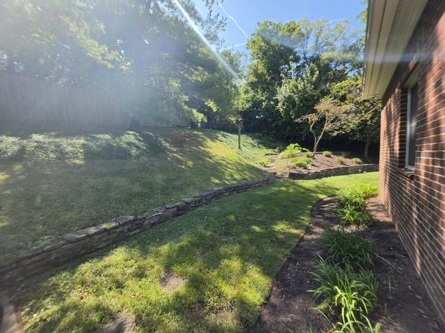 2392 The Woods Lane, Lexington, KY 40502