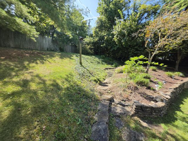 2392 The Woods Lane, Lexington, KY 40502