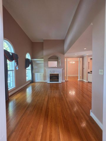 2392 The Woods Lane, Lexington, KY 40502