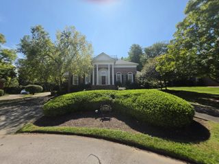 2392 The Woods Lane, Lexington, KY 40502