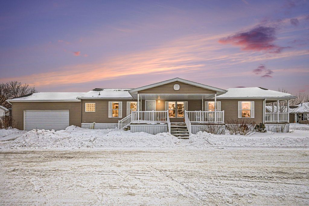 11600 E Bear Meadows Drive SE 2, Alto, MI 49302