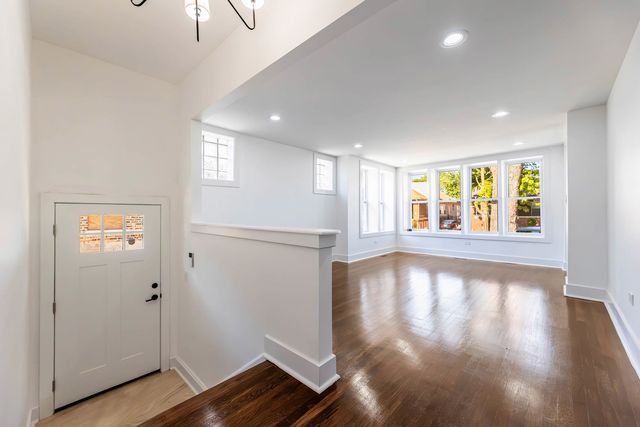8025 S Euclid Avenue, Chicago, IL 60617