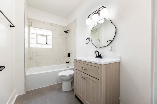 8025 S Euclid Avenue, Chicago, IL 60617