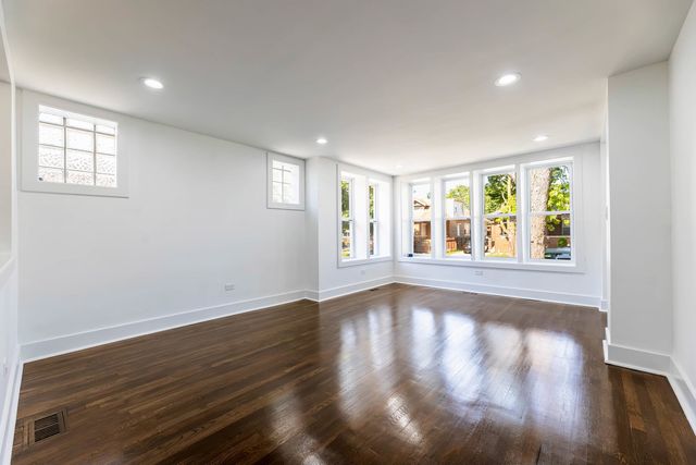 8025 S Euclid Avenue, Chicago, IL 60617