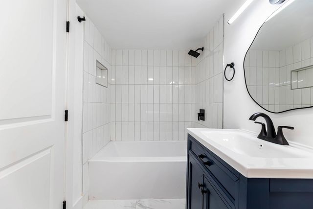 8025 S Euclid Avenue, Chicago, IL 60617