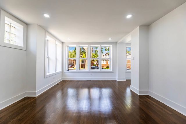 8025 S Euclid Avenue, Chicago, IL 60617