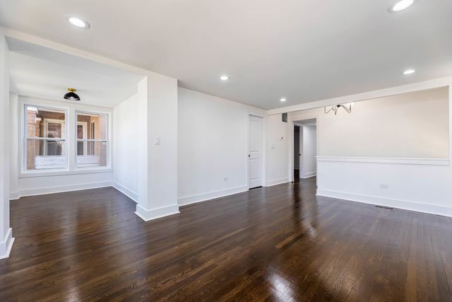 8025 S Euclid Avenue, Chicago, IL 60617