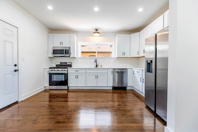 8025 S Euclid Avenue, Chicago, IL 60617