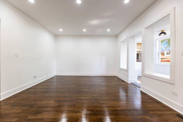 8025 S Euclid Avenue, Chicago, IL 60617