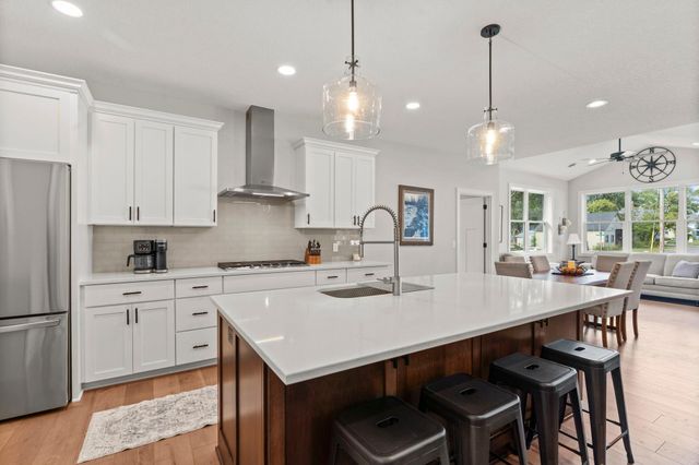 111 Creekside Bay SE, Saint Michael, MN 55376