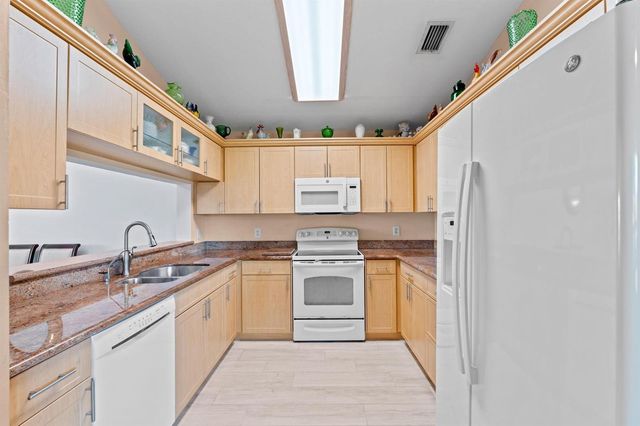 8486 Heather Place, Boynton Beach, FL 33472