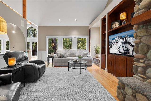 60726 Golf Village Loop, Bend, OR 97702