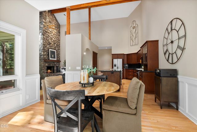 60726 Golf Village Loop, Bend, OR 97702