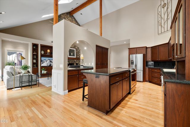 60726 Golf Village Loop, Bend, OR 97702