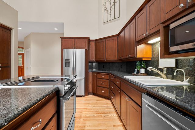 60726 Golf Village Loop, Bend, OR 97702