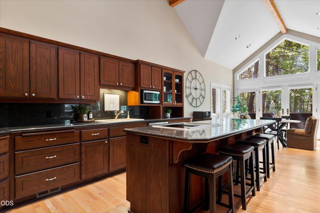 60726 Golf Village Loop, Bend, OR 97702