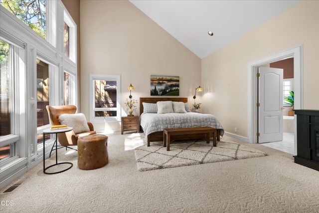 60726 Golf Village Loop, Bend, OR 97702