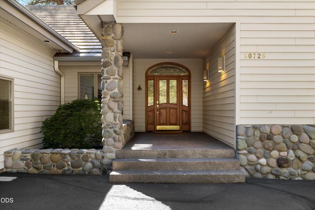 60726 Golf Village Loop, Bend, OR 97702
