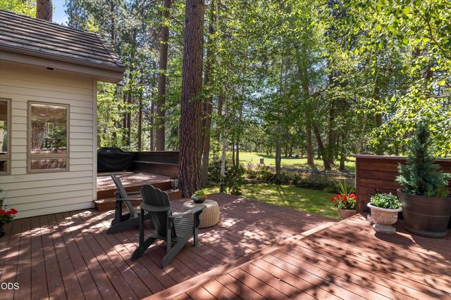 60726 Golf Village Loop, Bend, OR 97702