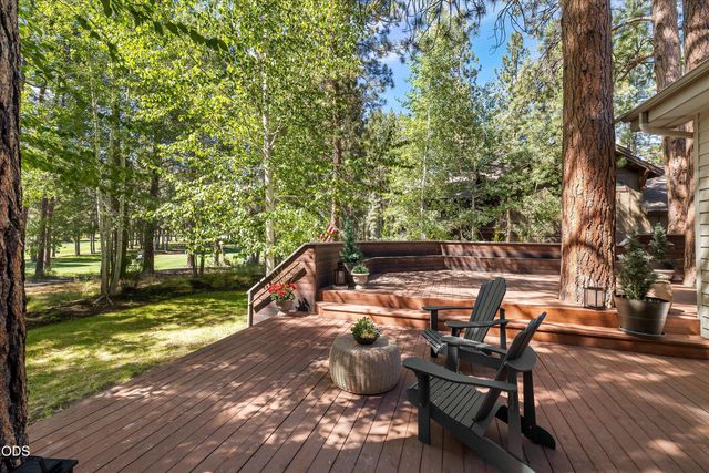 60726 Golf Village Loop, Bend, OR 97702