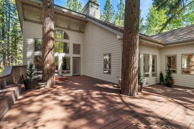 60726 Golf Village Loop, Bend, OR 97702
