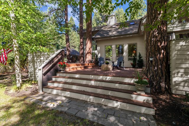 60726 Golf Village Loop, Bend, OR 97702