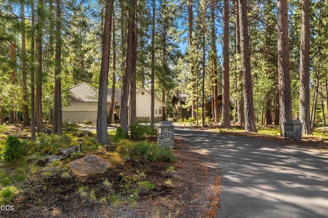 60726 Golf Village Loop, Bend, OR 97702