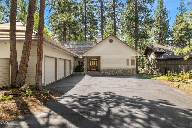 60726 Golf Village Loop, Bend, OR 97702