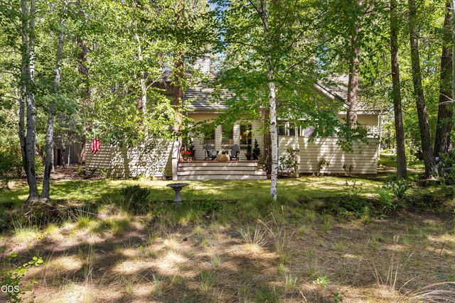60726 Golf Village Loop, Bend, OR 97702