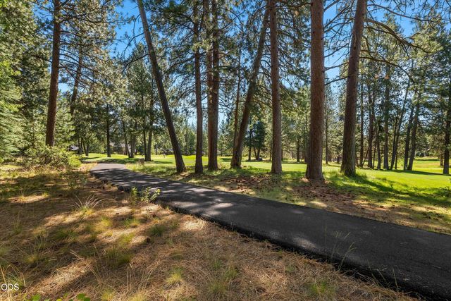 60726 Golf Village Loop, Bend, OR 97702