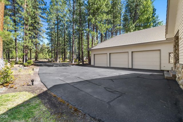 60726 Golf Village Loop, Bend, OR 97702