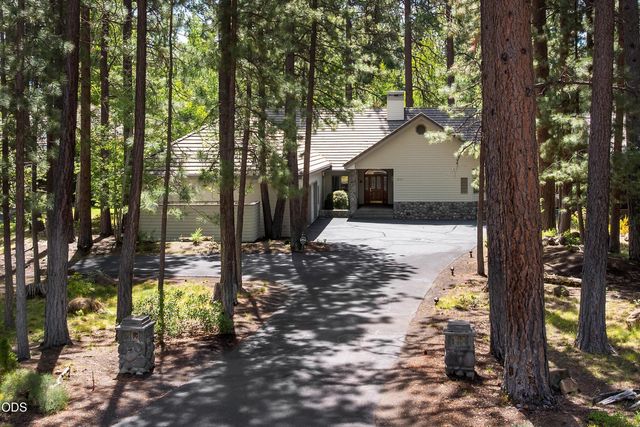 60726 Golf Village Loop, Bend, OR 97702