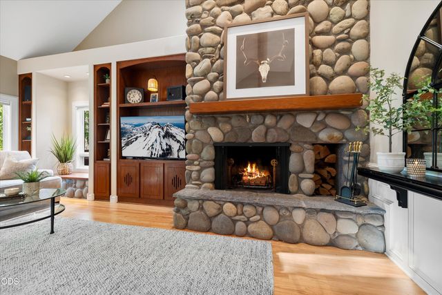 60726 Golf Village Loop, Bend, OR 97702