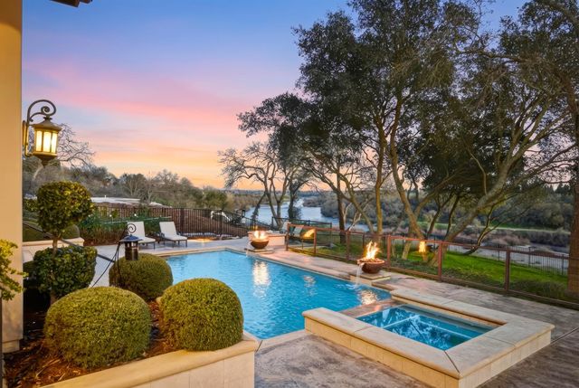 3909 Edgevale Ct, Fair Oaks, CA 95628