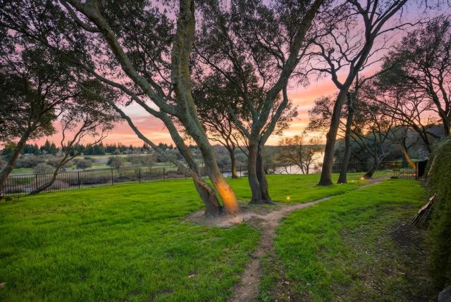 3909 Edgevale Ct, Fair Oaks, CA 95628