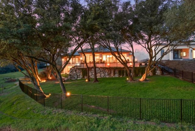 3909 Edgevale Ct, Fair Oaks, CA 95628