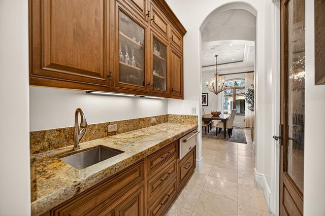 3909 Edgevale Ct, Fair Oaks, CA 95628