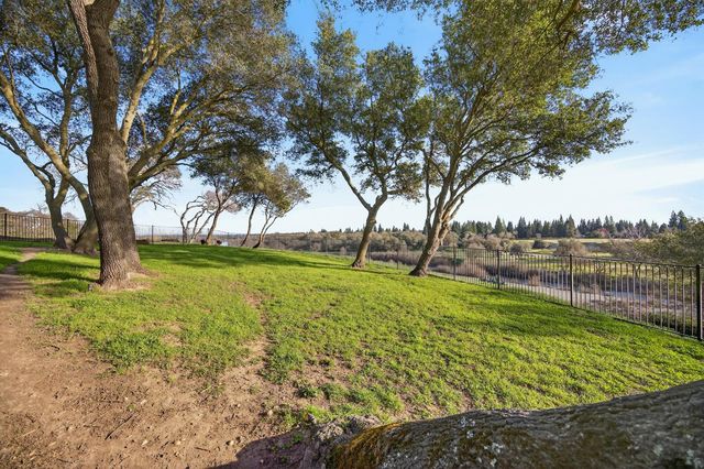 3909 Edgevale Ct, Fair Oaks, CA 95628