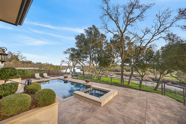 3909 Edgevale Ct, Fair Oaks, CA 95628