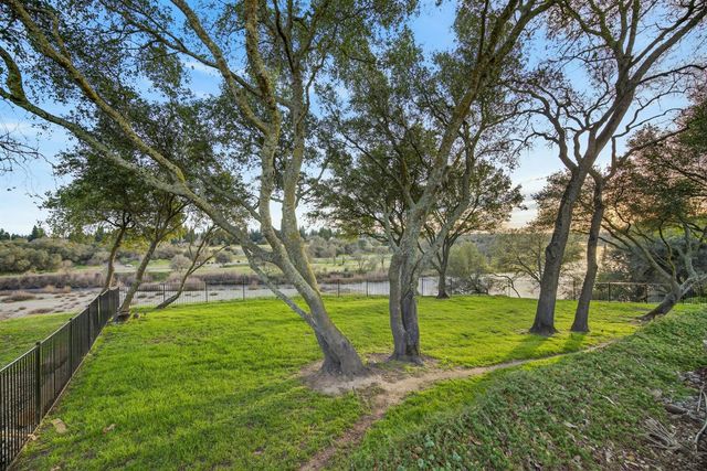 3909 Edgevale Ct, Fair Oaks, CA 95628