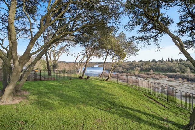 3909 Edgevale Ct, Fair Oaks, CA 95628