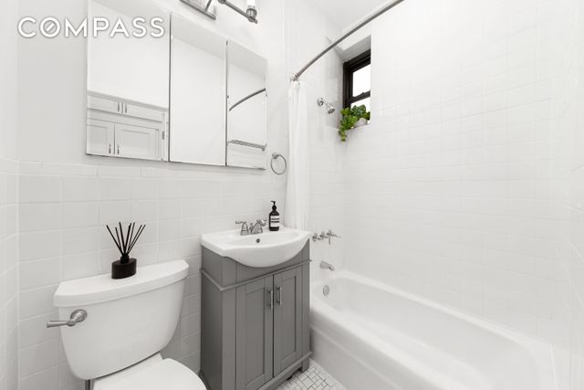 170 E 92nd St Apt 1D, New York City, NY 10128