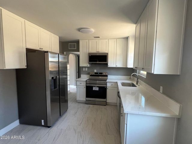 6328 W MARYLAND Avenue, Glendale, AZ 85301