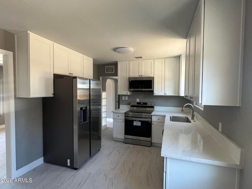 6328 W MARYLAND Avenue, Glendale, AZ 85301 — photo 4