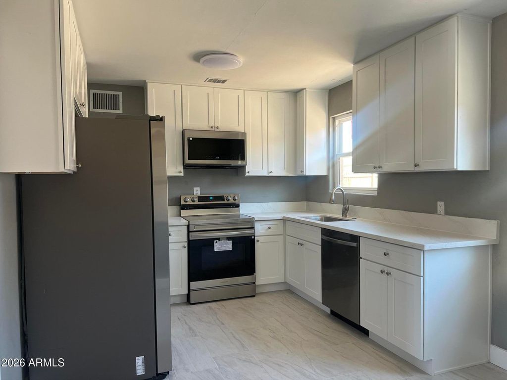 6328 W MARYLAND Avenue, Glendale, AZ 85301 — photo 5