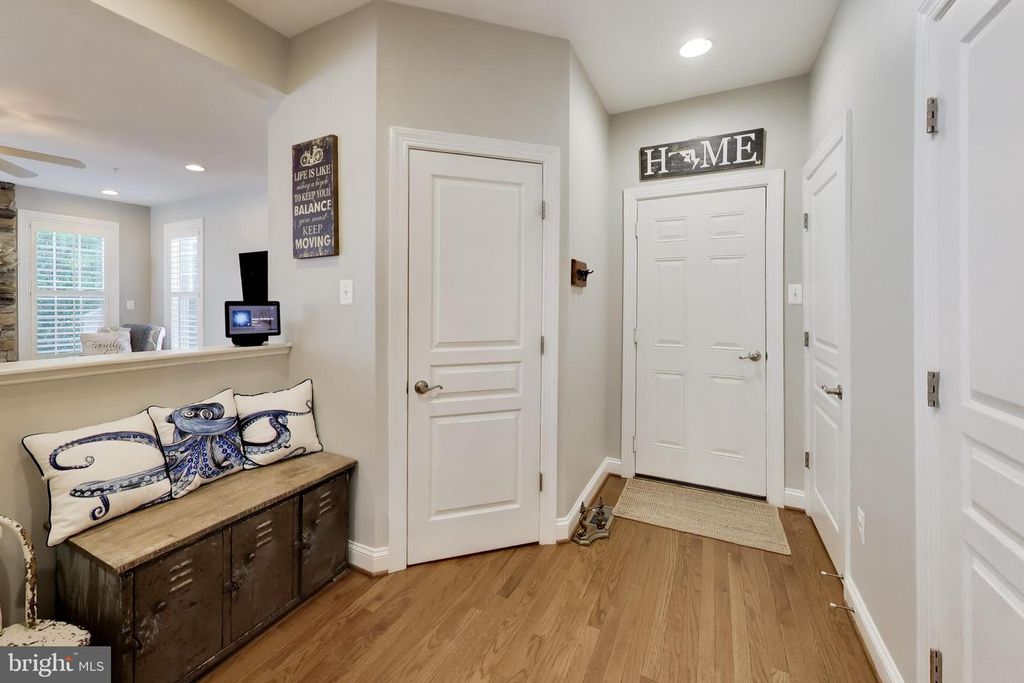 Image 16 of property listing at 1407 TRITON CT, Edgewater, MD 21037