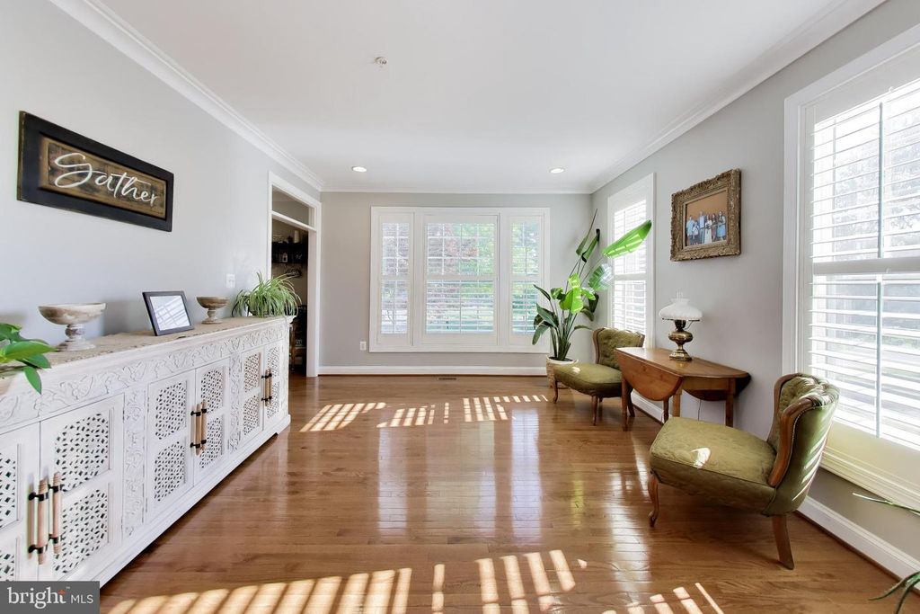 Image 2 of property listing at 1407 TRITON CT, Edgewater, MD 21037