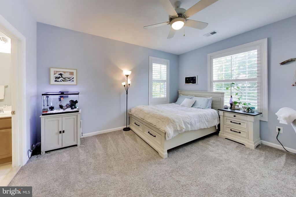 Image 29 of property listing at 1407 TRITON CT, Edgewater, MD 21037