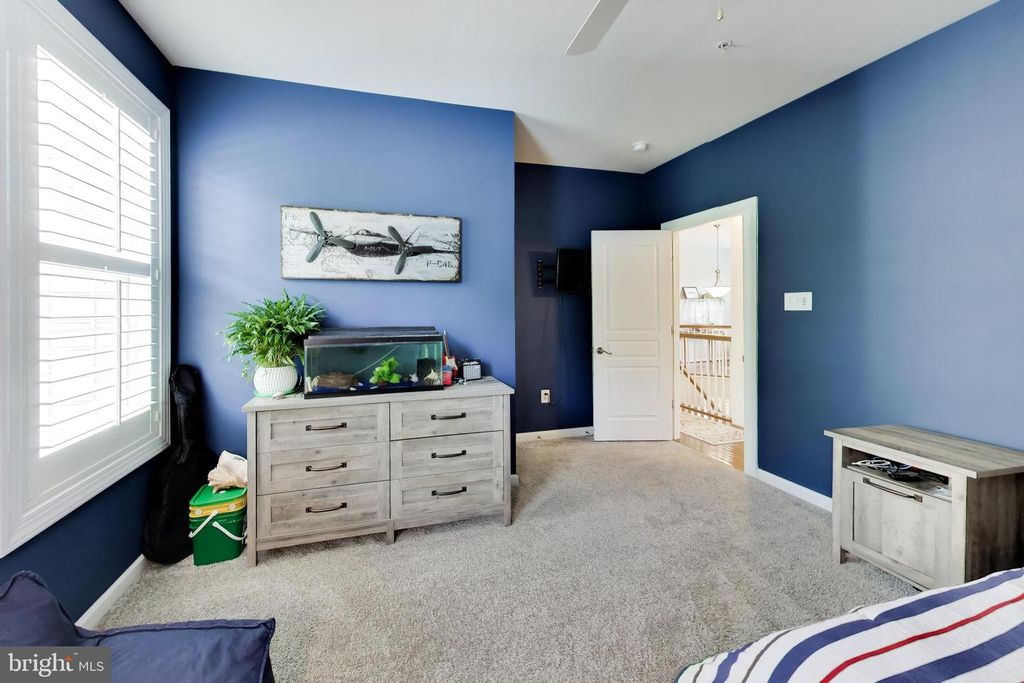 Image 34 of property listing at 1407 TRITON CT, Edgewater, MD 21037