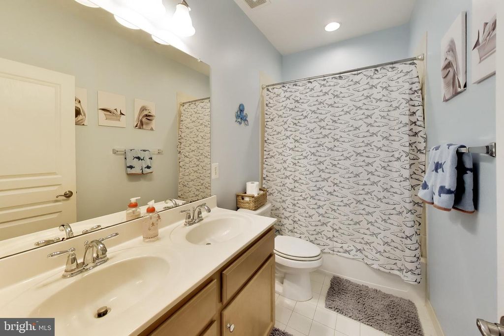 Image 38 of property listing at 1407 TRITON CT, Edgewater, MD 21037